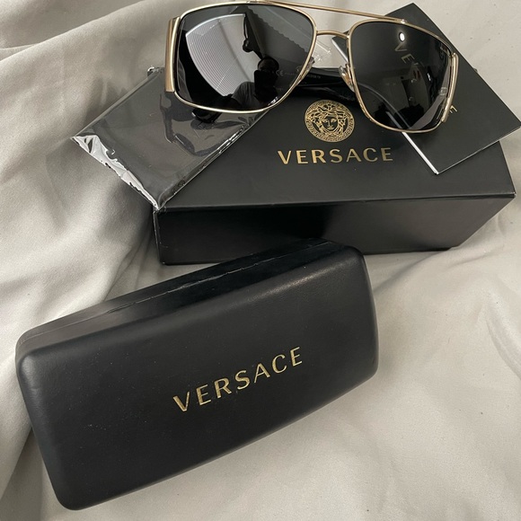 Versace Shades - Picture 3 of 5